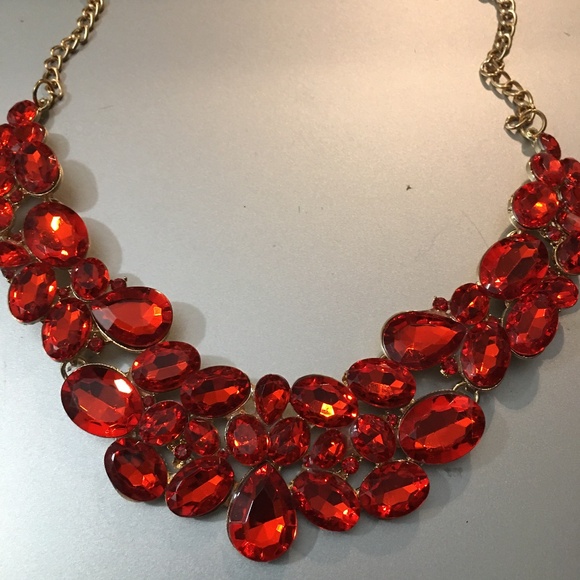 Red Rhinestone Statement Necklace. 📦 20 - Picture 2 of 2